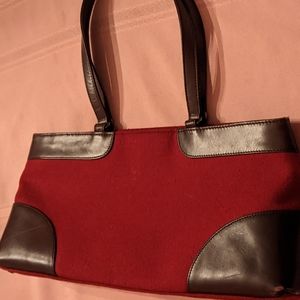 Y2k Banana Republic handbag made of scarlet wool with brown leather trim.